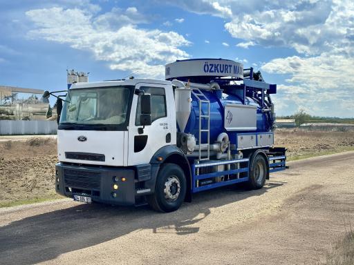 Ford 1833 Vacuum Truck 4x2